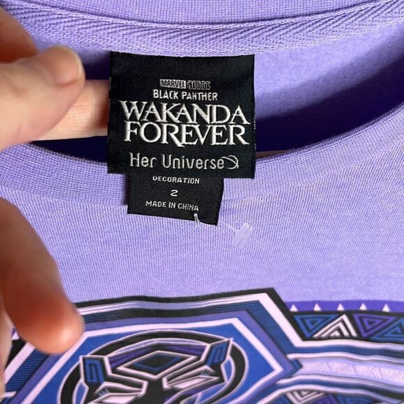 Her Universe Marvel Black Panther: Wakanda Forever Color-Block Sweatshirt Plus S - Picture 5 of 8